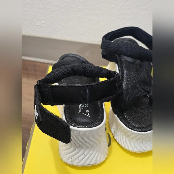 Circus by Sam Edelman Black and White Women's Sandals - Picture 5 of 7